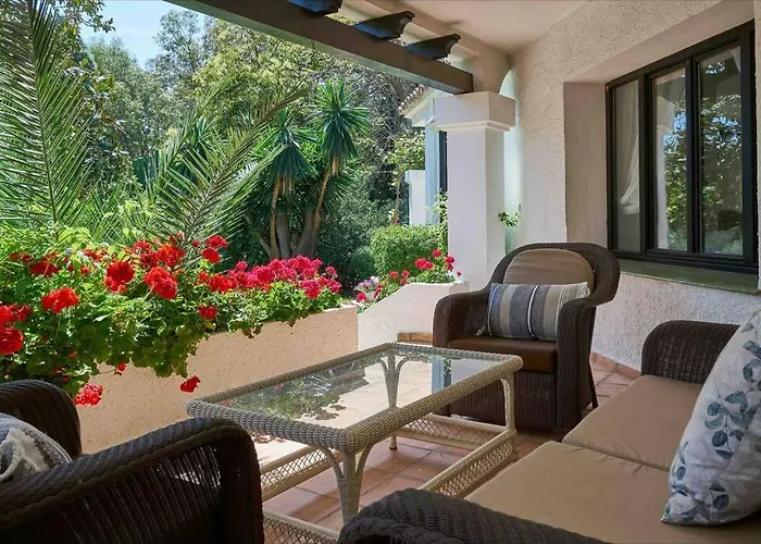 Dos Palomas On The Golden Mile In *