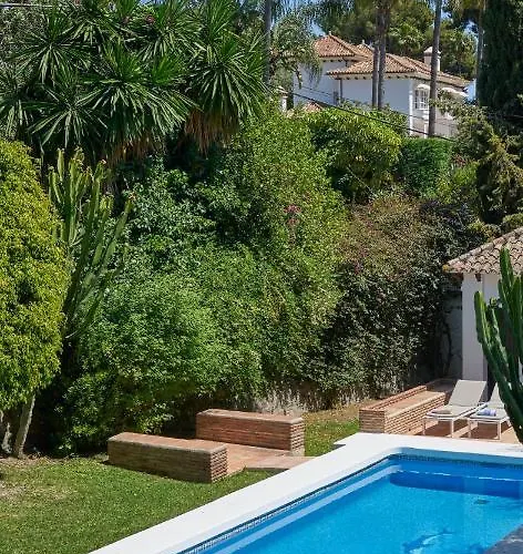 Dos Palomas On The Golden Mile In * Marbella