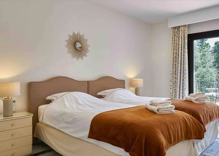 Dos Palomas On The Golden Mile In